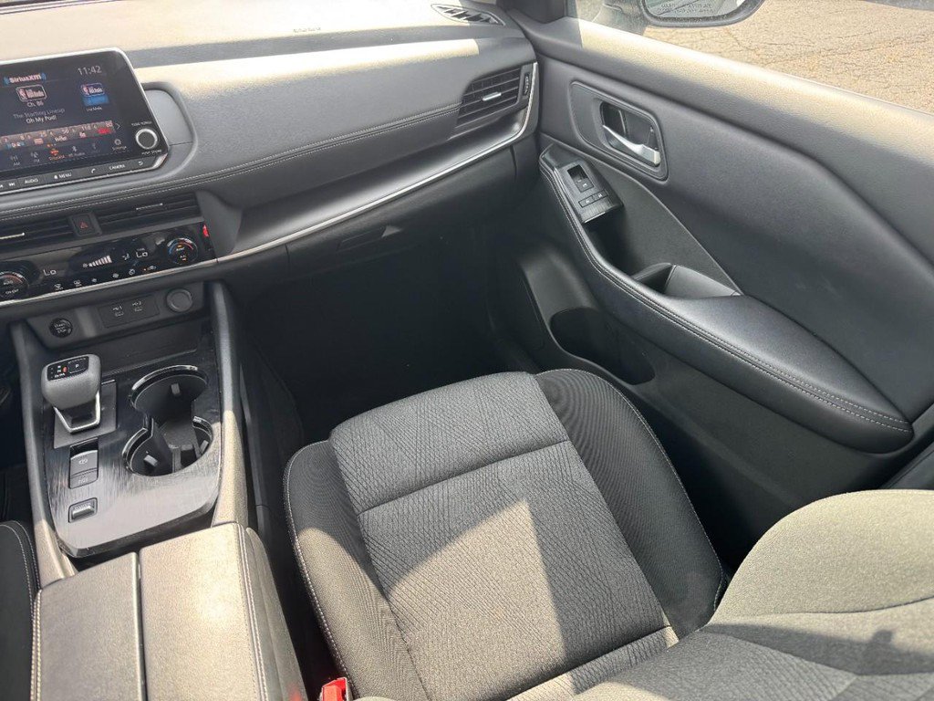 Used 2025 Nissan Rogue SV FWD image 15