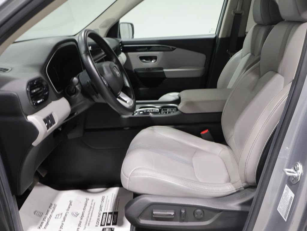 Used 2025 Honda Pilot Touring image 12
