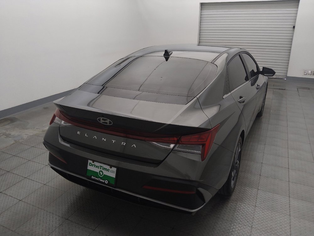 Used 2025 Hyundai Elantra SEL FWD image 7