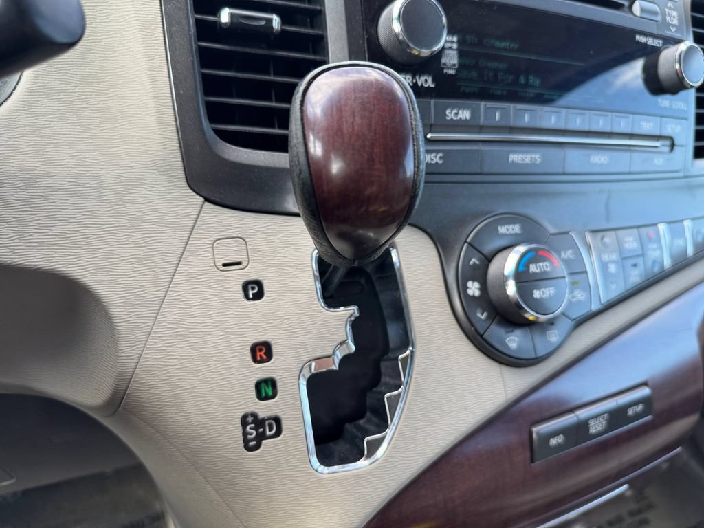 Used 2012 Toyota Sienna XLE AWD/4WD image 25