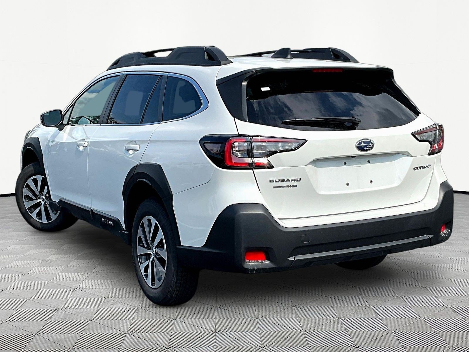 Used 2024 Subaru Outback Premium AWD/4WD image 4
