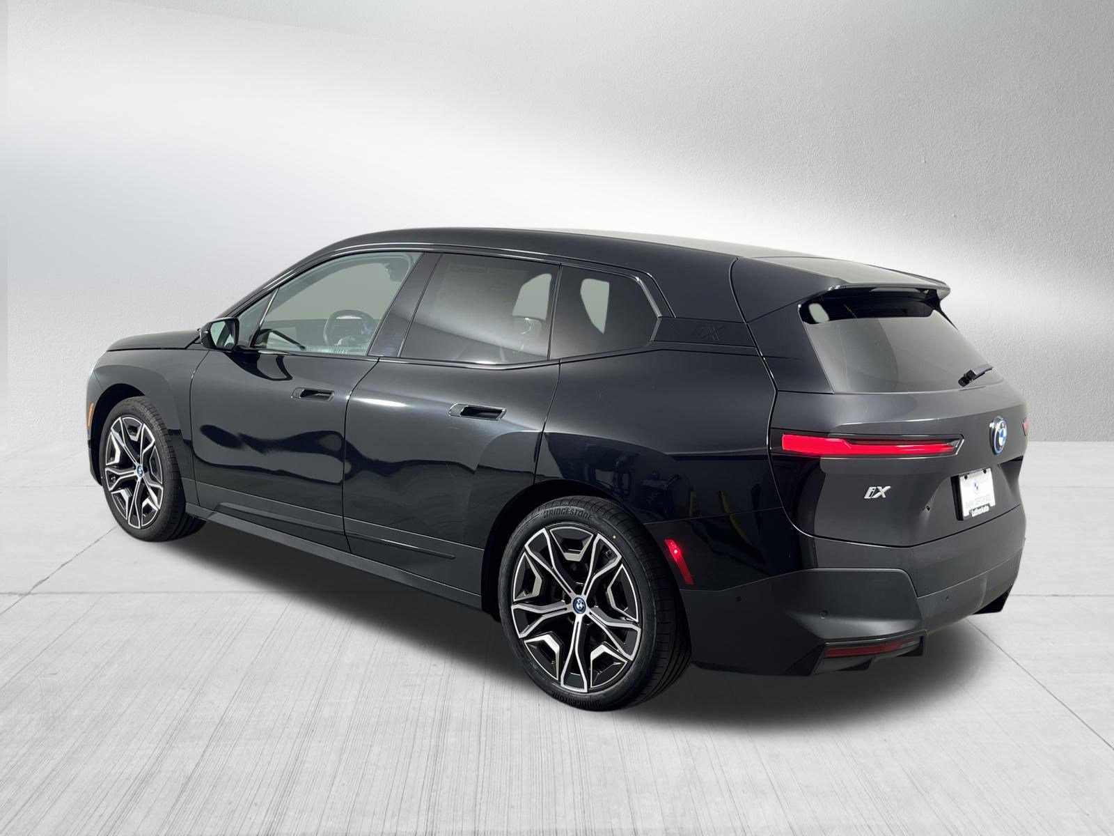 Certified 2022 BMW iX xDrive50 w/ Premium Package AWD/4WD image 5