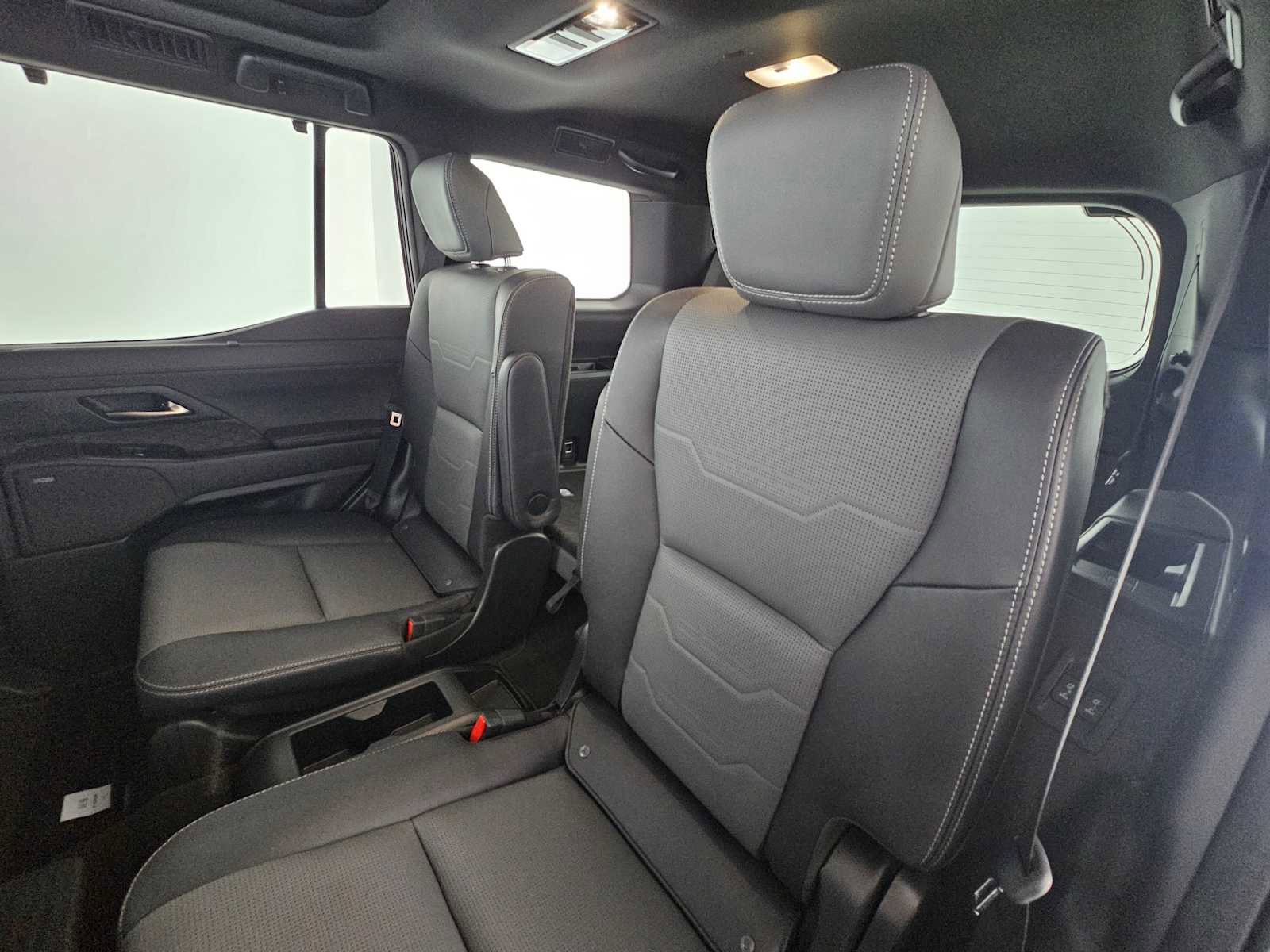 Used 2025 Lexus GX 550 w/ Accessory Package (31) image 19