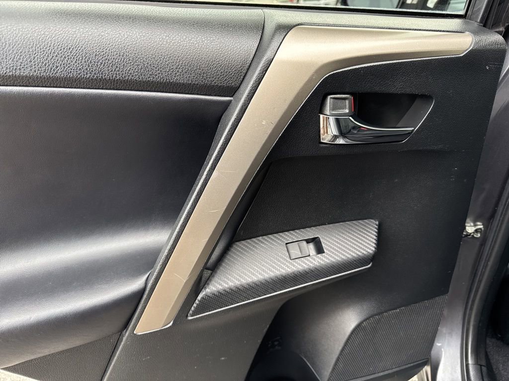 Used 2015 Toyota RAV4 Limited w/ Technology Package image 11