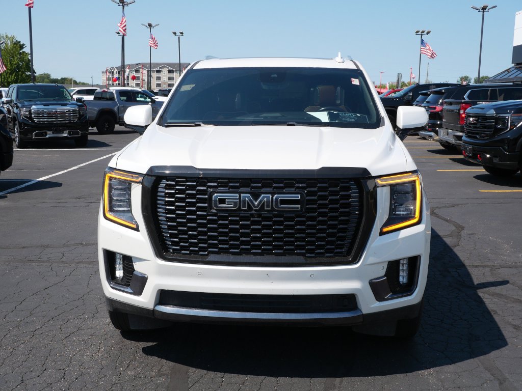 Used 2023 GMC Yukon Denali Ultimate w/ LPO, Floor Liner Package AWD/4WD image 4