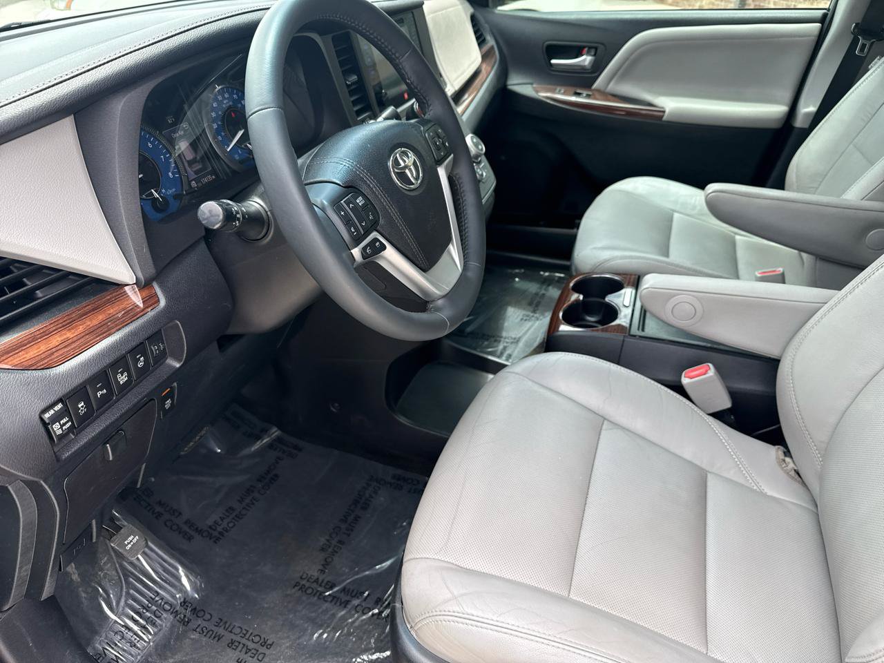 Used 2016 Toyota Sienna Limited Premium FWD image 31