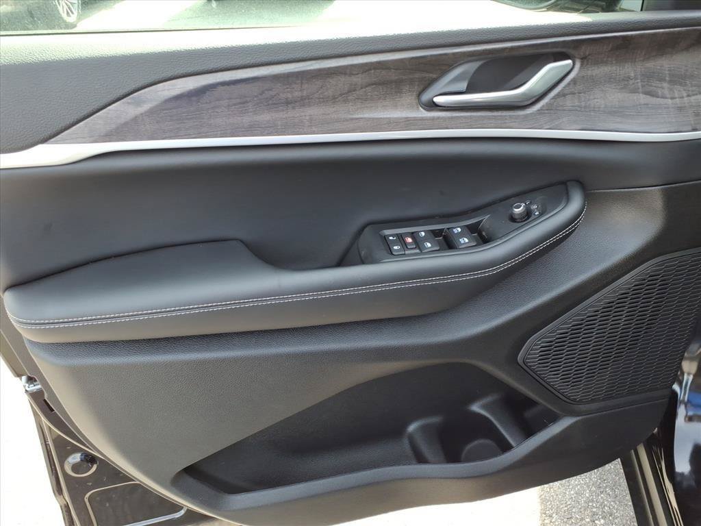 New 2026 Jeep Grand Cherokee Altitude AWD/4WD image 9