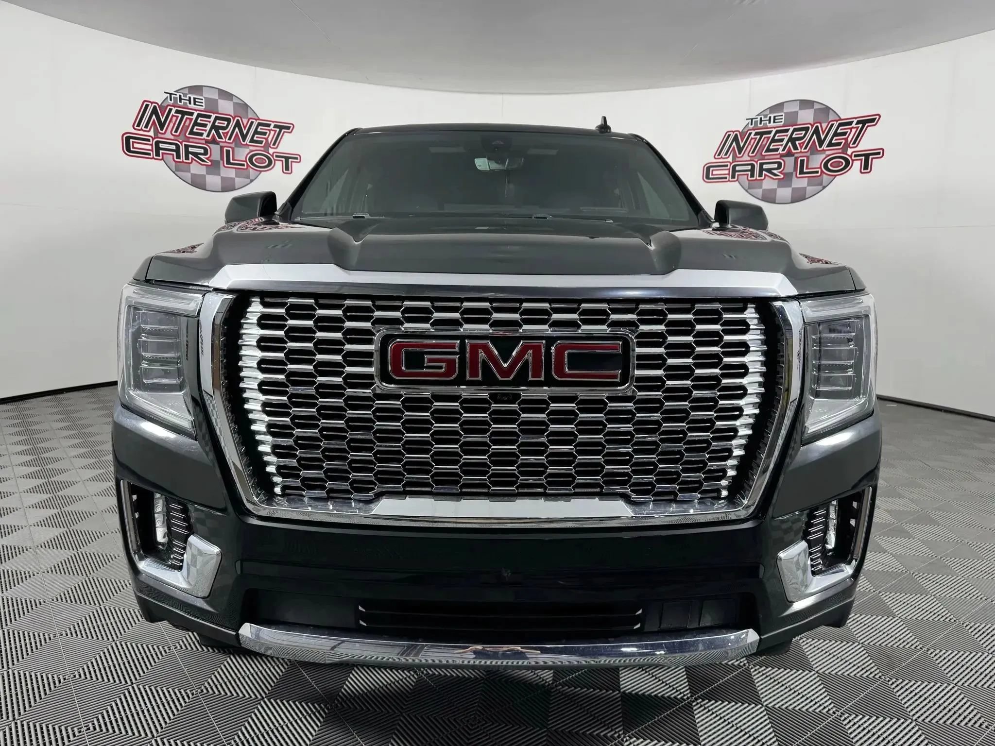 Used 2021 GMC Yukon XL Denali w/ Advanced Technology Package AWD/4WD image 2