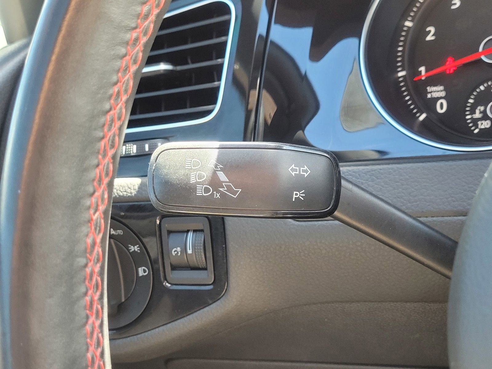 Used 2018 Volkswagen GTI SE image 20