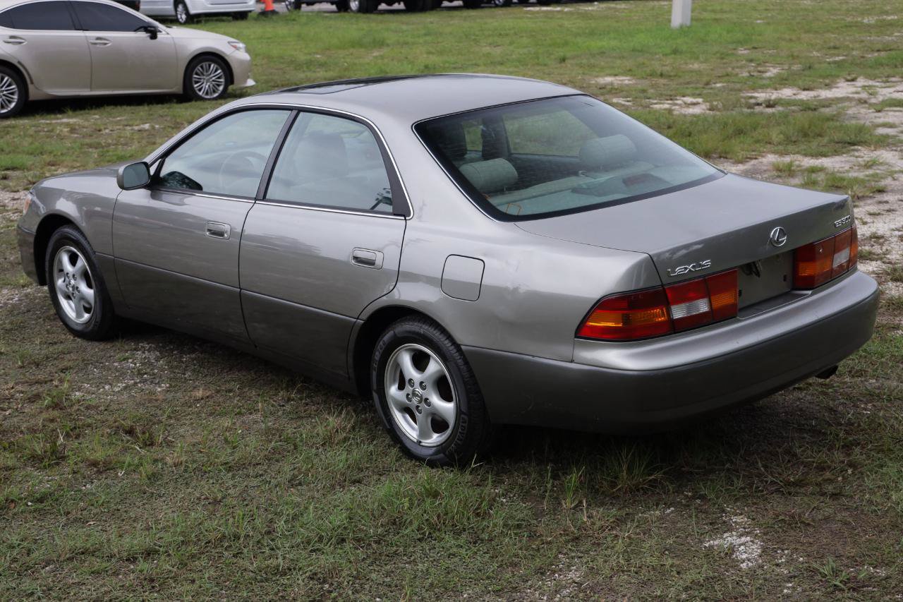 Used 1998 Lexus ES 330 w/ Leather Trim Pkg FWD image 5