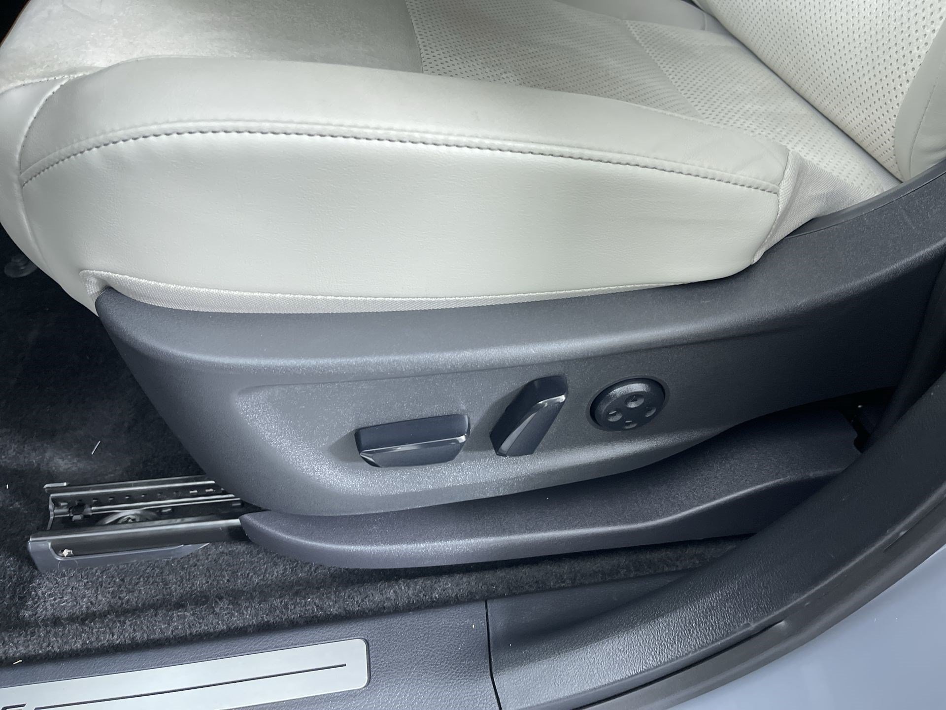Certified 2024 Nissan Ariya AWD image 13