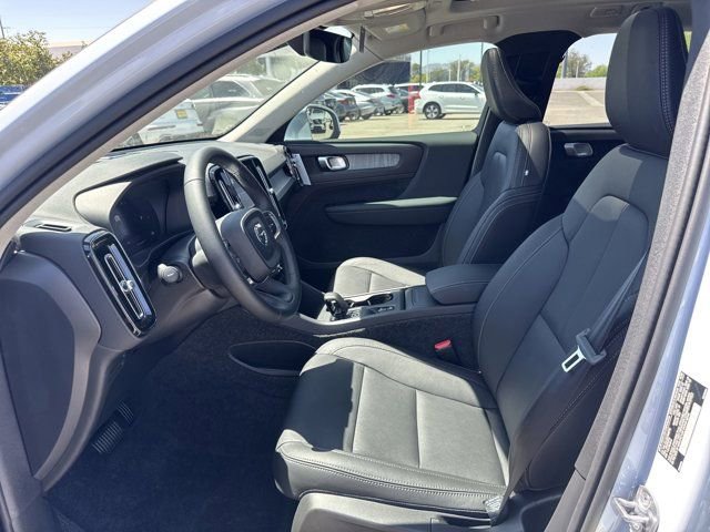 New 2025 Volvo XC40 B5 Core w/ Climate Package image 10