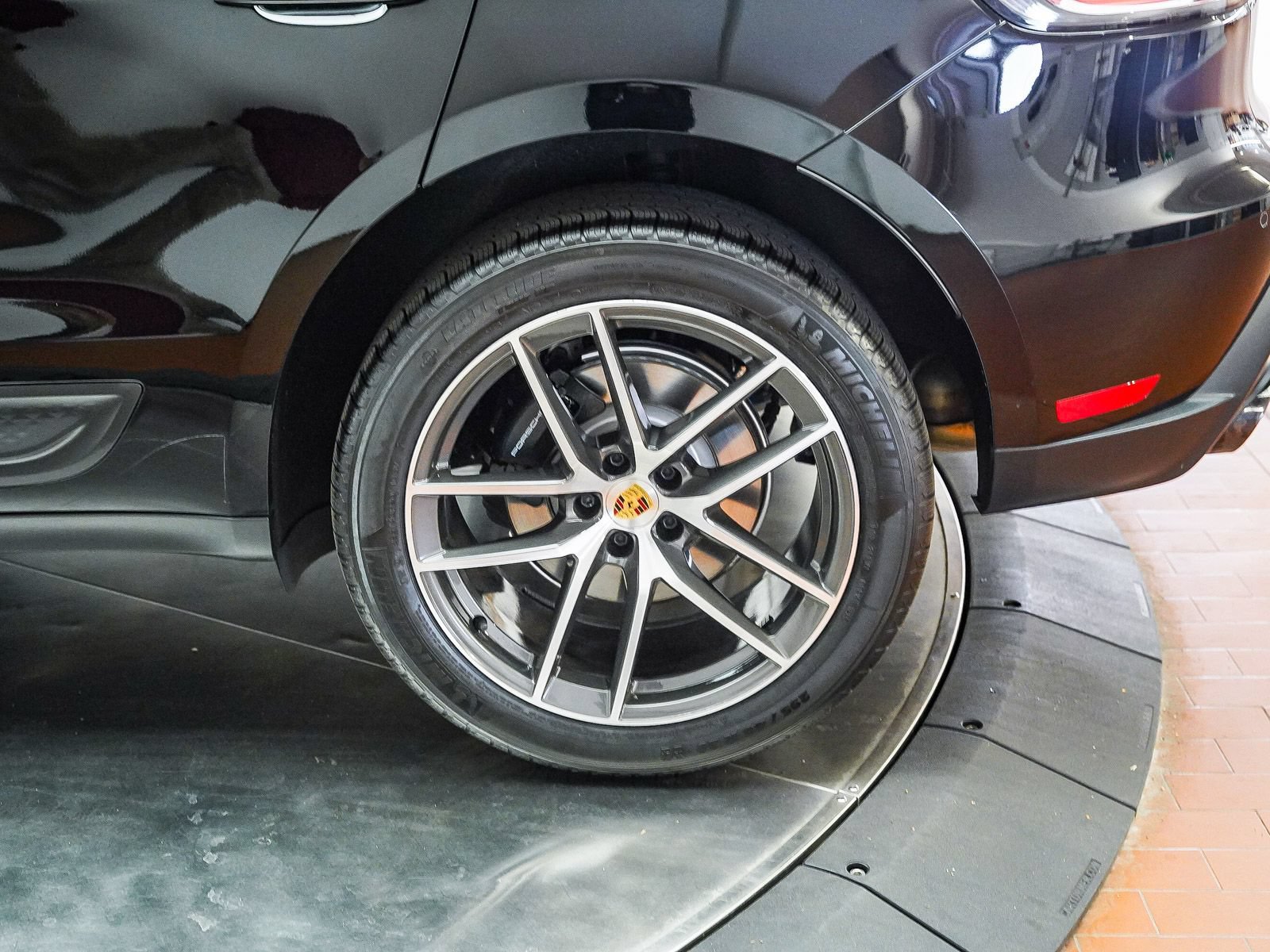 Certified 2026 Porsche Macan AWD/4WD image 13