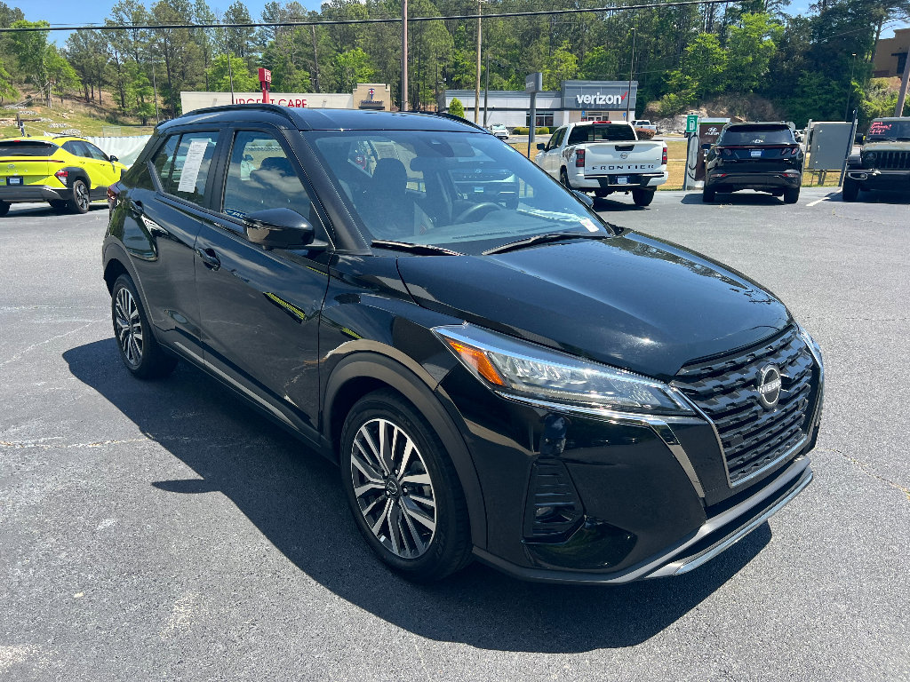 Used 2024 Nissan Kicks SR image 9