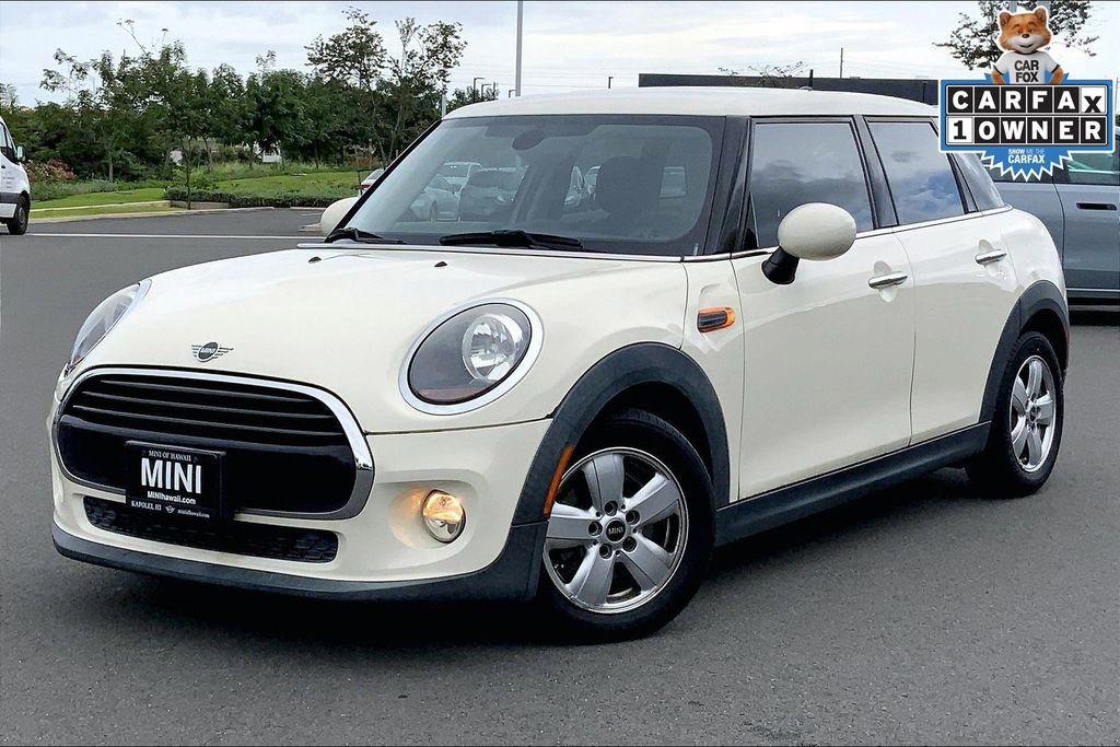 Used 2019 MINI Cooper 4-Door Hardtop image 2