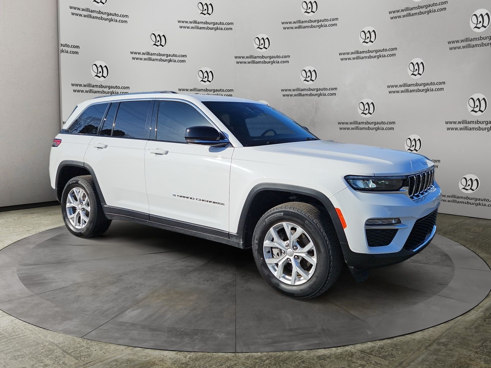 Used 2023 Jeep Grand Cherokee Limited RWD image 7