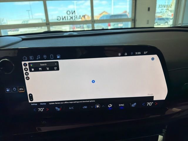 Used 2024 Chevrolet Traverse Z71 image 2