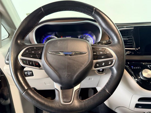 Used 2018 Chrysler Pacifica Touring-L Plus w/ Advanced Safetytec Group FWD image 23