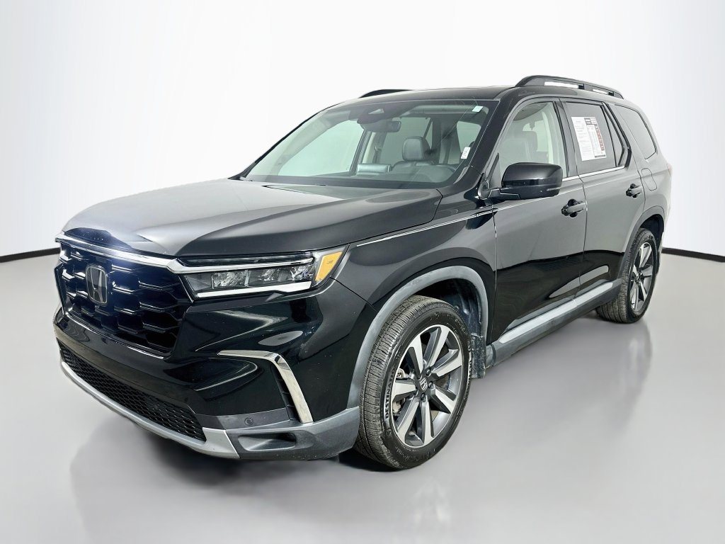 Used 2023 Honda Pilot Touring image 3