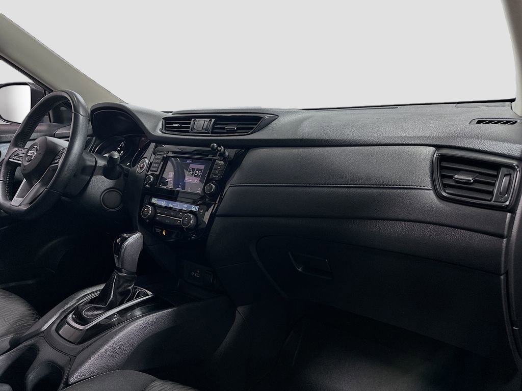 Used 2018 Nissan Rogue SV image 30