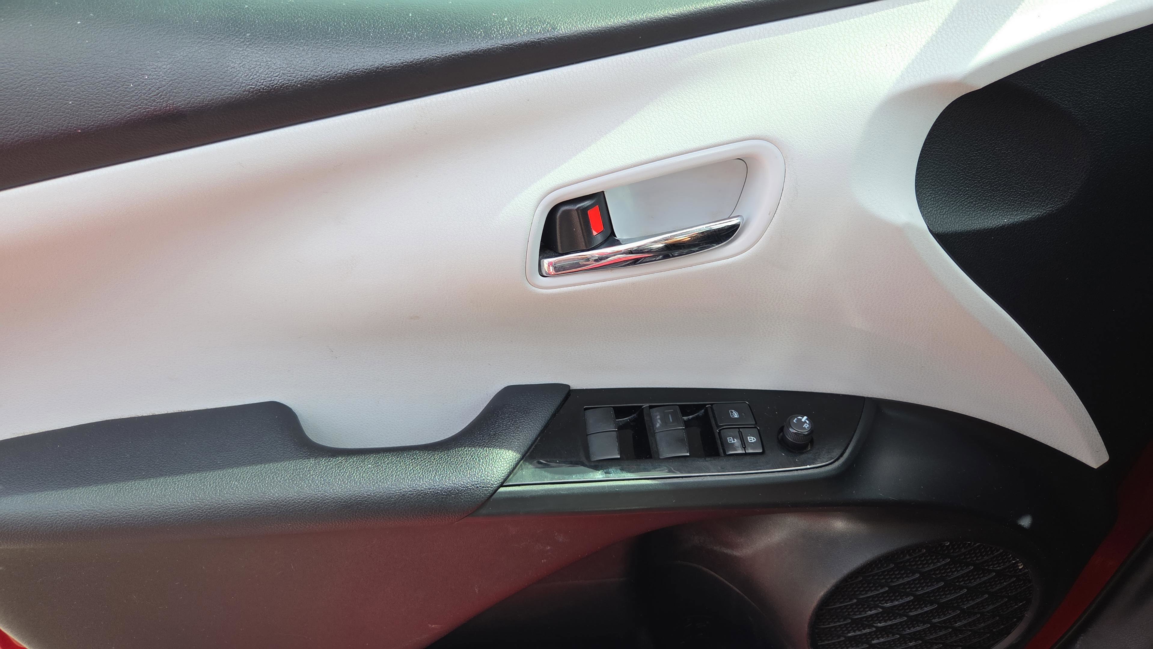 Used 2022 Toyota Prius XLE FWD image 17