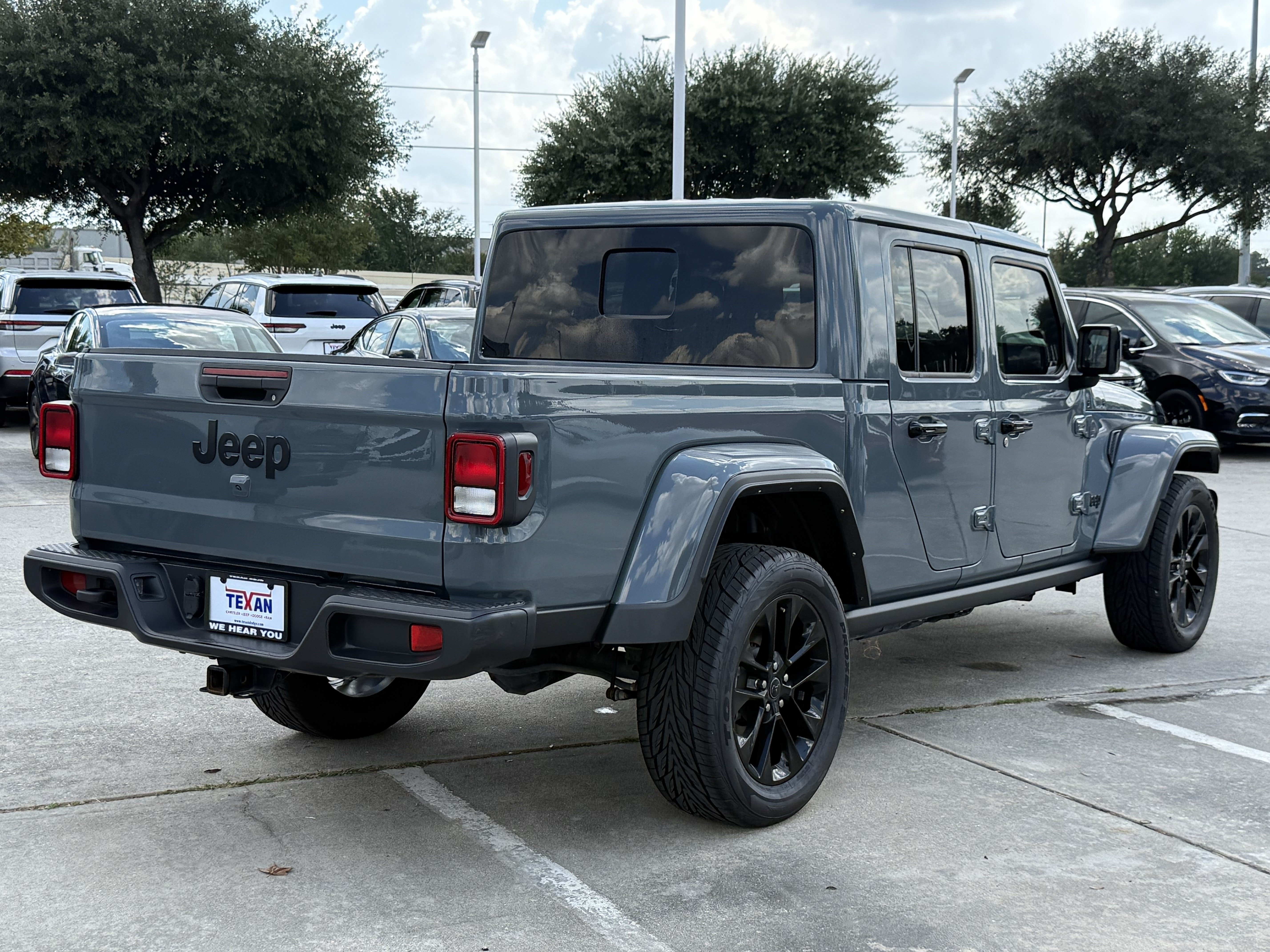 Used 2024 Jeep Gladiator Sport AWD/4WD image 5