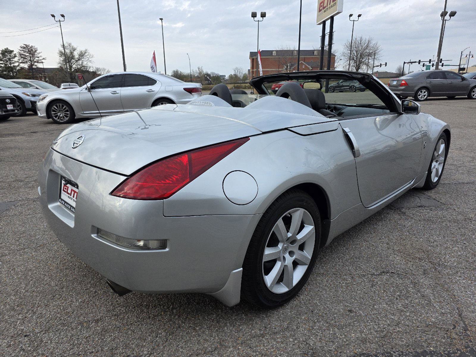 Used 2005 Nissan 350Z Touring RWD image 5