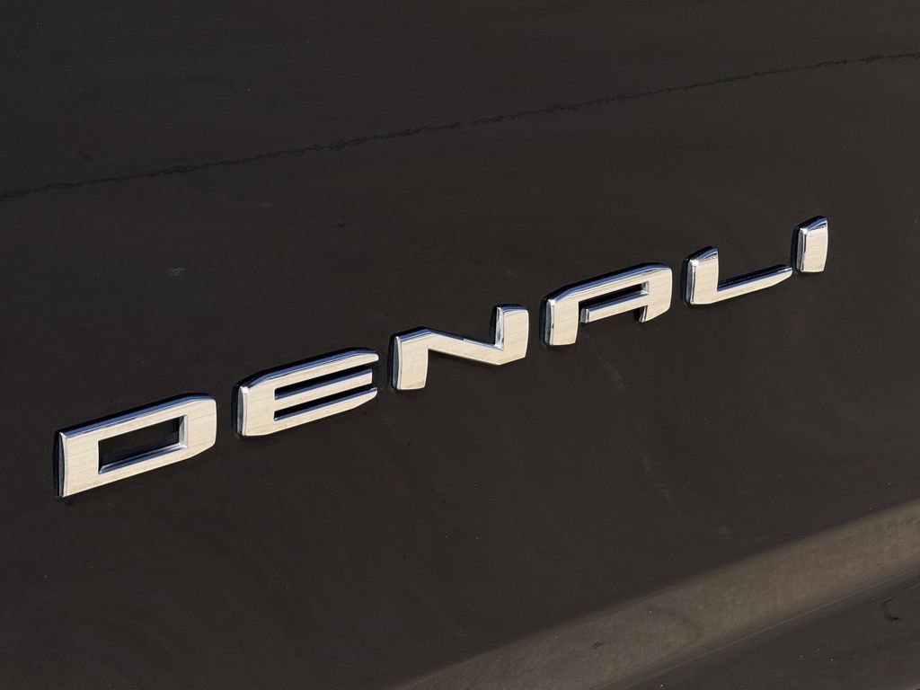 Used 2023 GMC Yukon Denali image 10