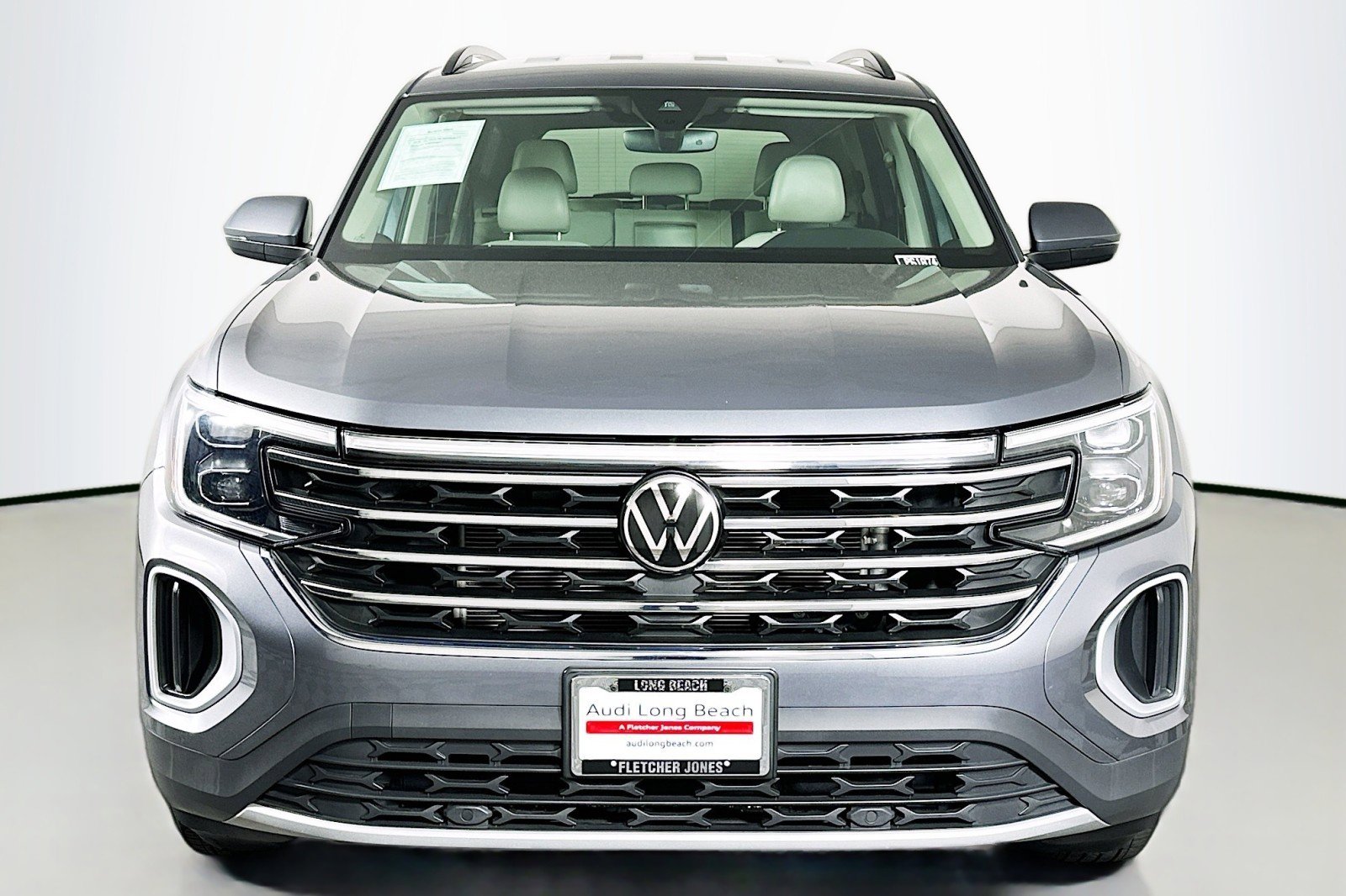 Used 2024 Volkswagen Atlas SE image 2