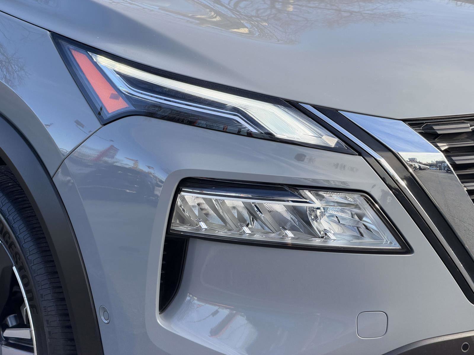 Used 2022 Nissan Rogue Platinum w/ Head-Up Display Package image 11