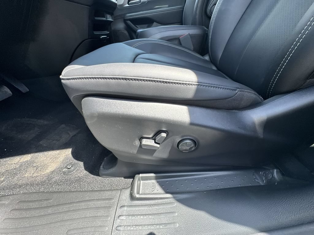 New 2027 Chrysler Pacifica Select AWD/4WD image 18