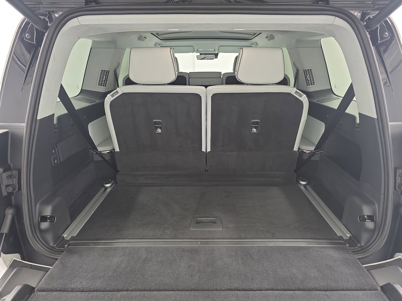 Used 2025 Rivian R1S Adventure AWD/4WD image 15