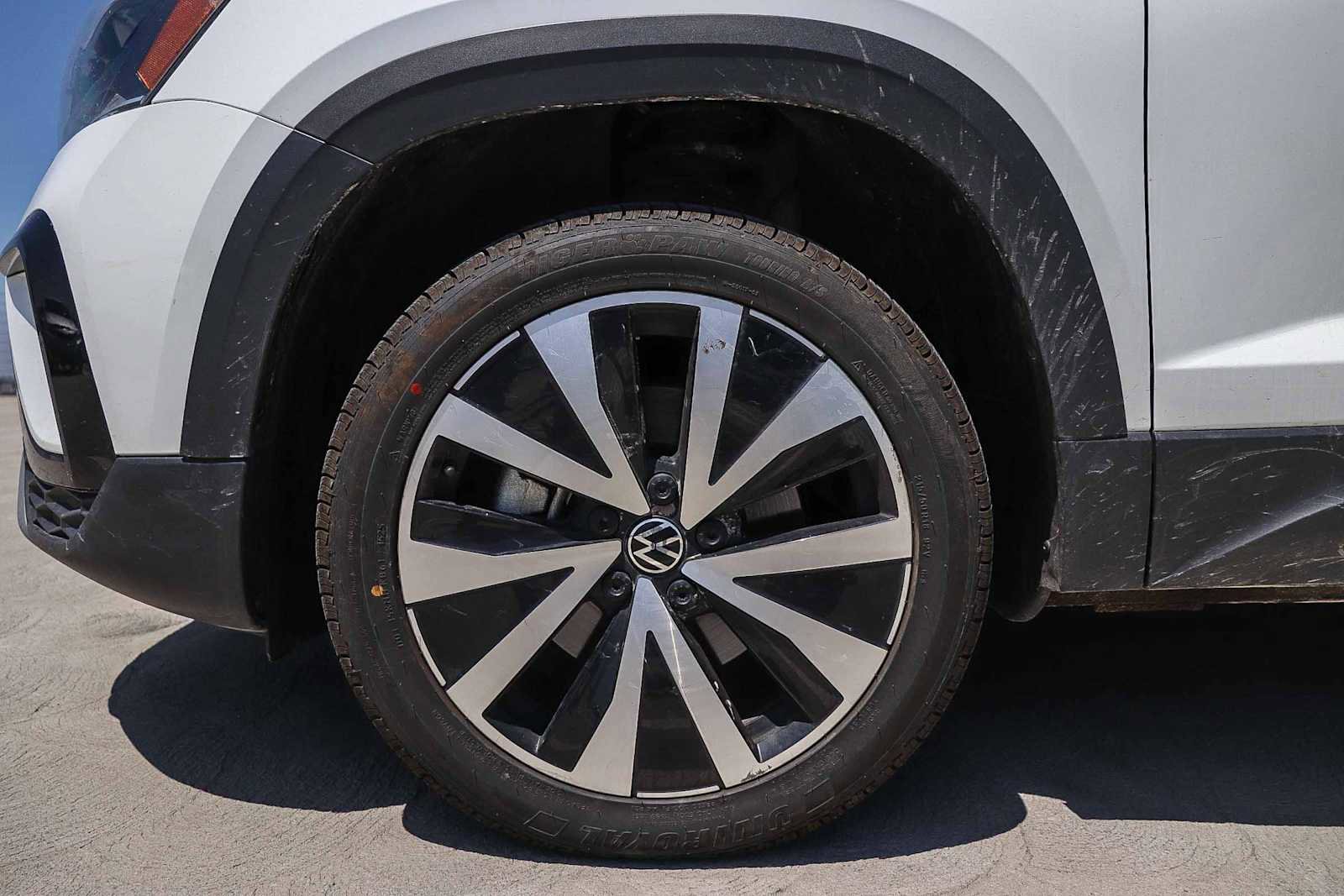 Certified 2024 Volkswagen Taos SE FWD image 11