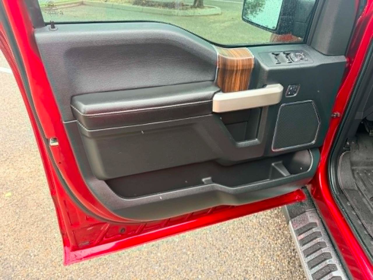 Used 2016 Ford F150 Lariat AWD/4WD image 12