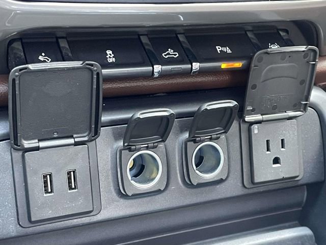 Used 2018 Chevrolet Silverado 1500 High Country image 21