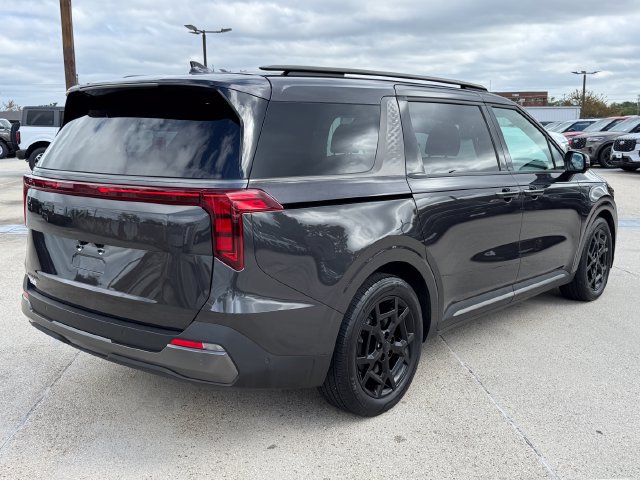 Used 2025 Kia Carnival SX w/ SX Dark Edition Package FWD image 5