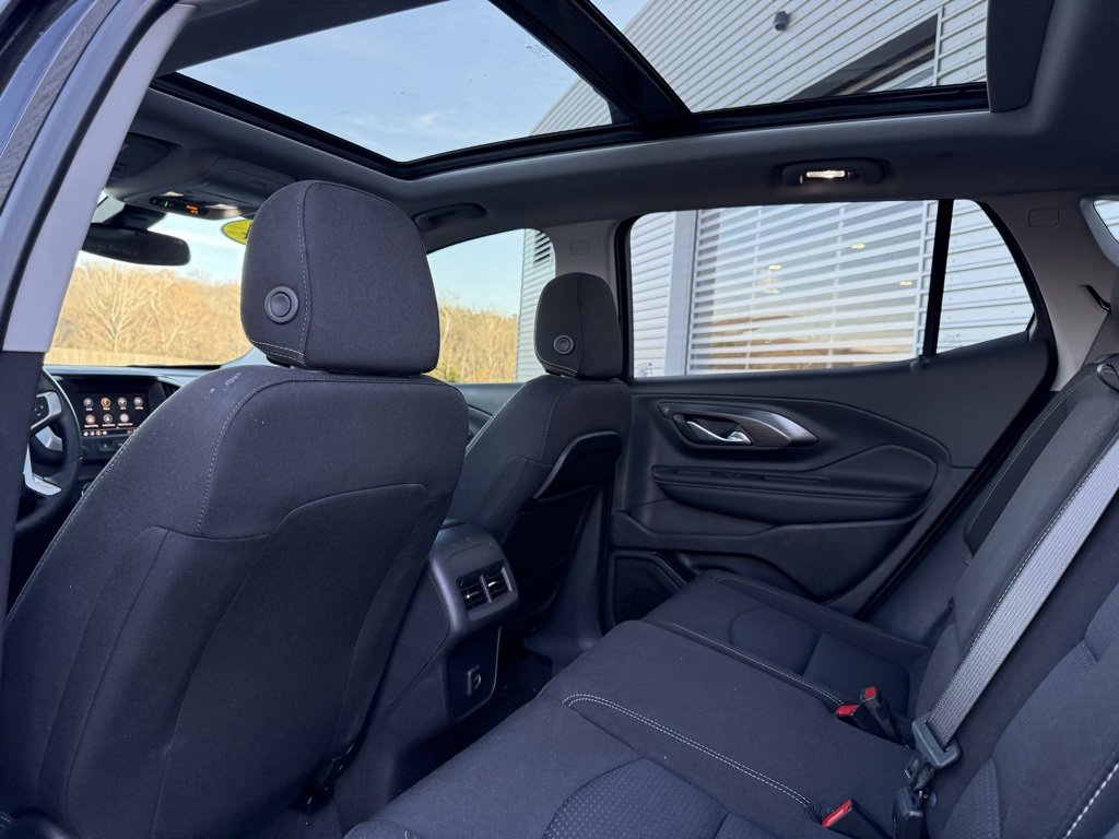 Used 2024 GMC Terrain SLE w/ Driver Convenience Package image 23