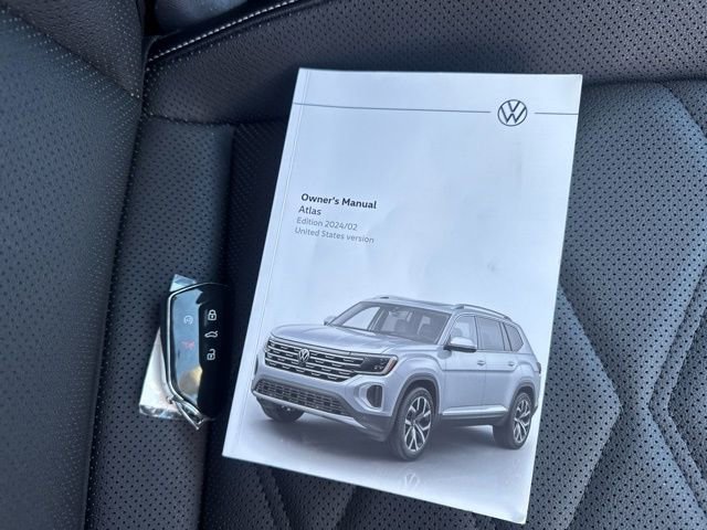 Used 2024 Volkswagen Atlas SE image 16