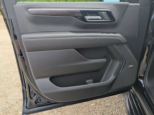 New 2026 Chevrolet Suburban Premier AWD/4WD image 8