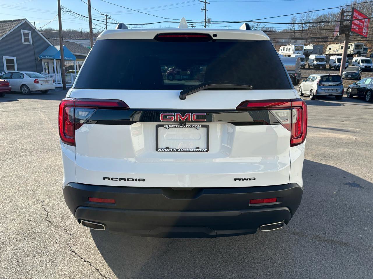 Used 2023 GMC Acadia SLT w/ Elevation Edition image 4