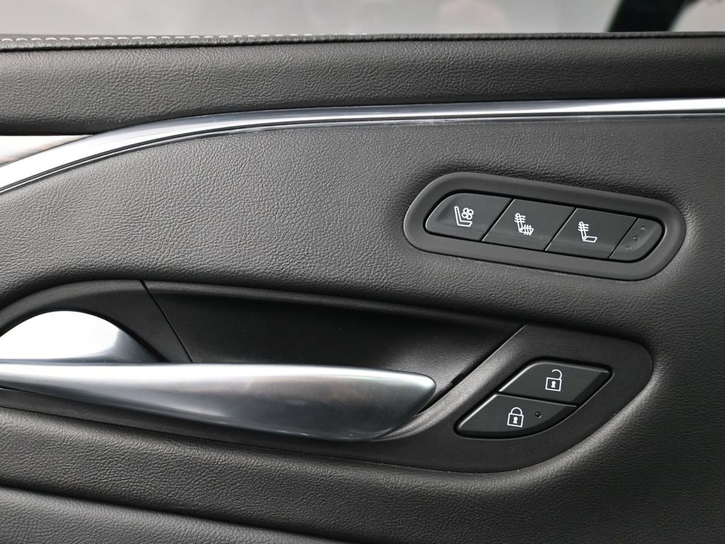 Used 2023 Cadillac Escalade Premium Luxury image 17