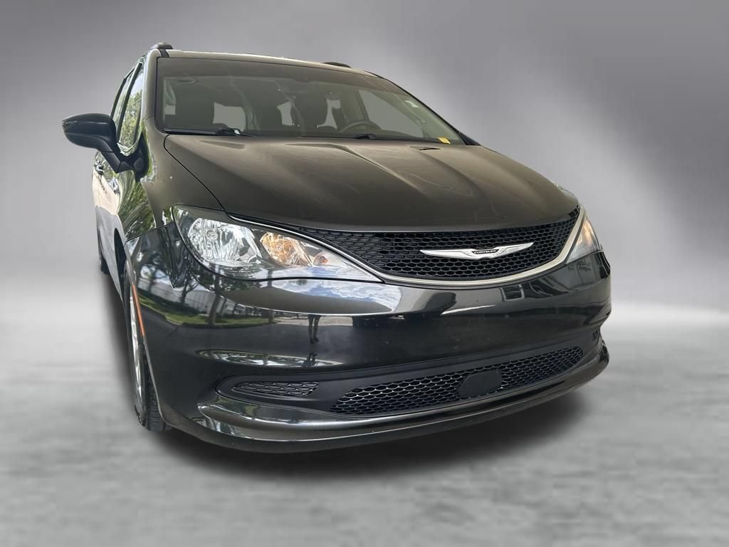 Used 2021 Chrysler Voyager Lxi FWD image 2