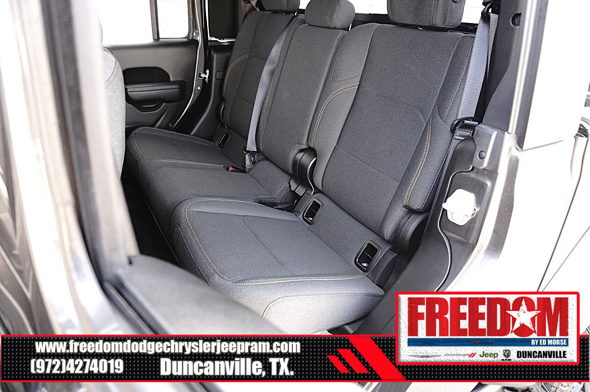 Used 2024 Jeep Gladiator Sport AWD/4WD image 14