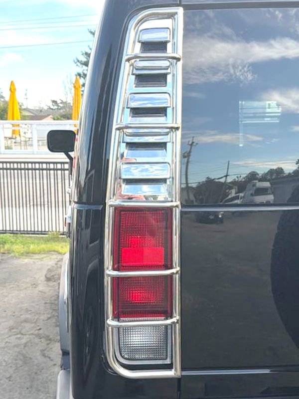 Used 2005 HUMMER H2 w/ Preferred Equipment Group image 10