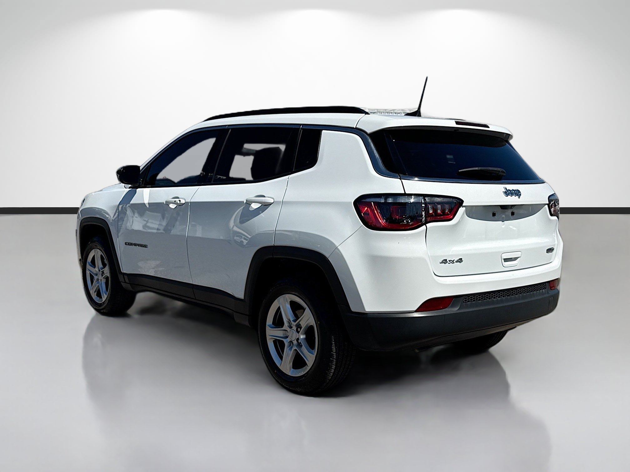 Used 2023 Jeep Compass Latitude AWD/4WD image 5