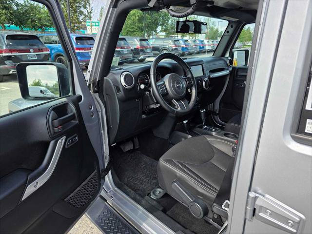 Used 2017 Jeep Wrangler Unlimited Sahara w/ Connectivity Group AWD/4WD image 19