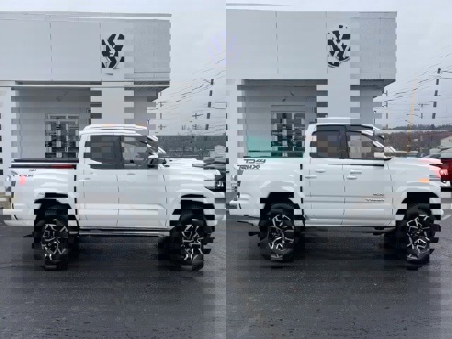 Used 2023 Toyota Tacoma TRD Sport image 6