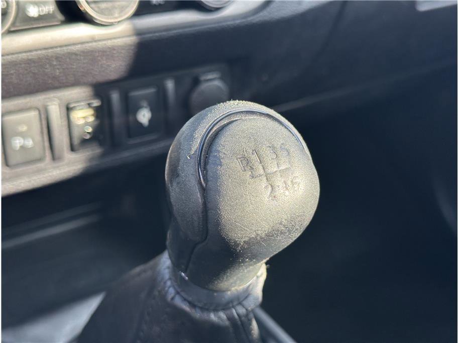 Used 2017 Toyota Tacoma TRD Off-Road image 25