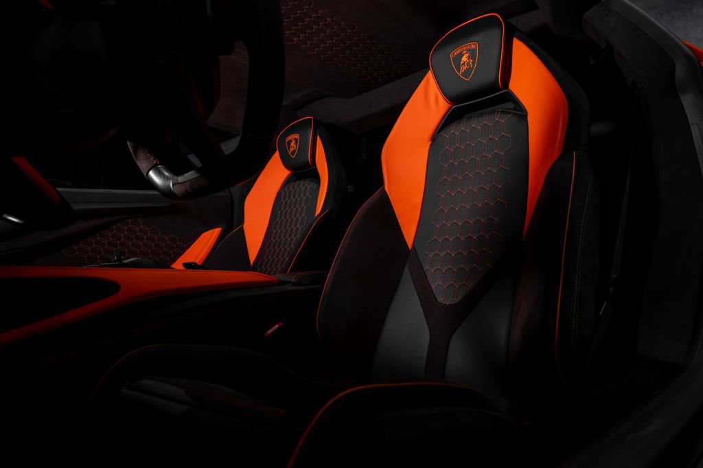 Used 2024 Lamborghini Revuelto AWD/4WD image 37
