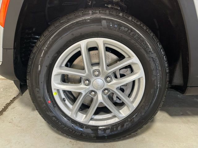 New 2026 Jeep Grand Cherokee L Laredo image 10